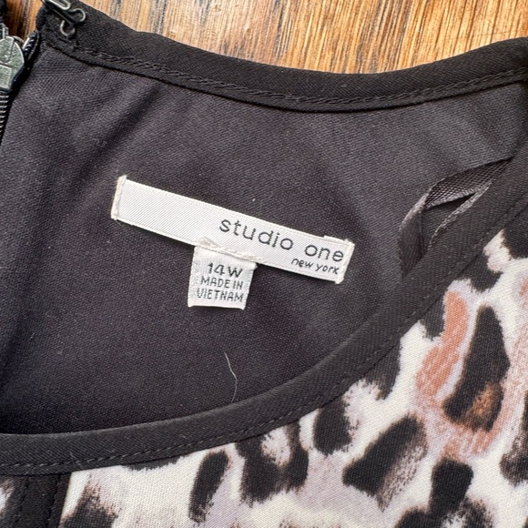 Studio One Animal Print Dress with Black Accents - Picture 4 of 12
